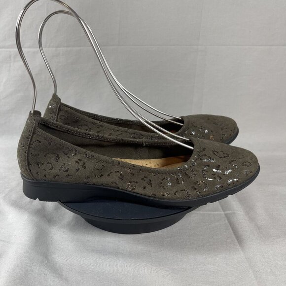 Clarks Women's Brown Leather Leopard Print Ultimate Comfort Round Toe Flats Shoe - Picture 1 of 8